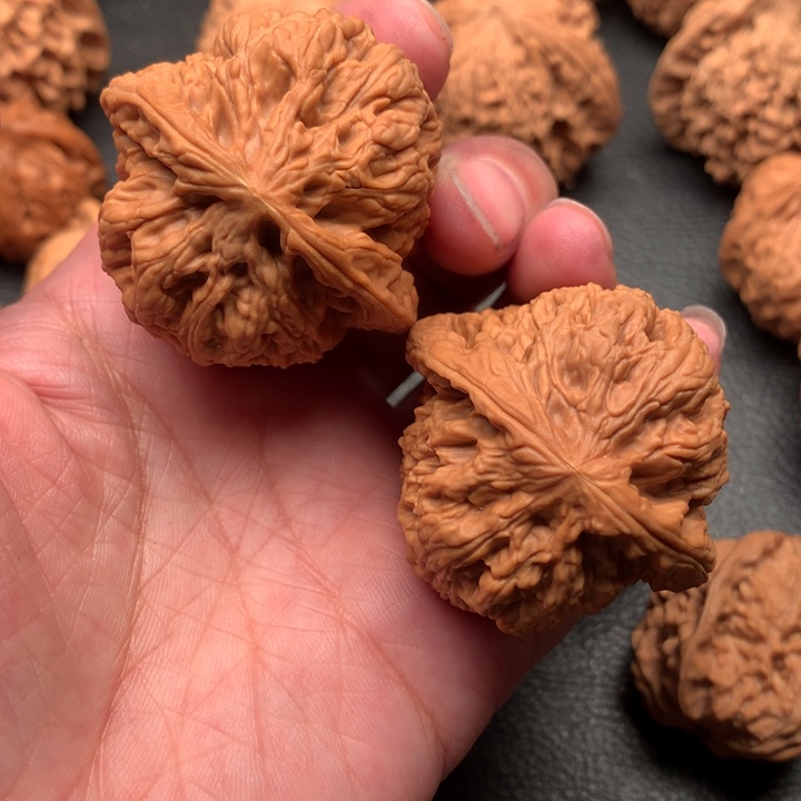 文玩核桃吊坠爬*儿狮子头