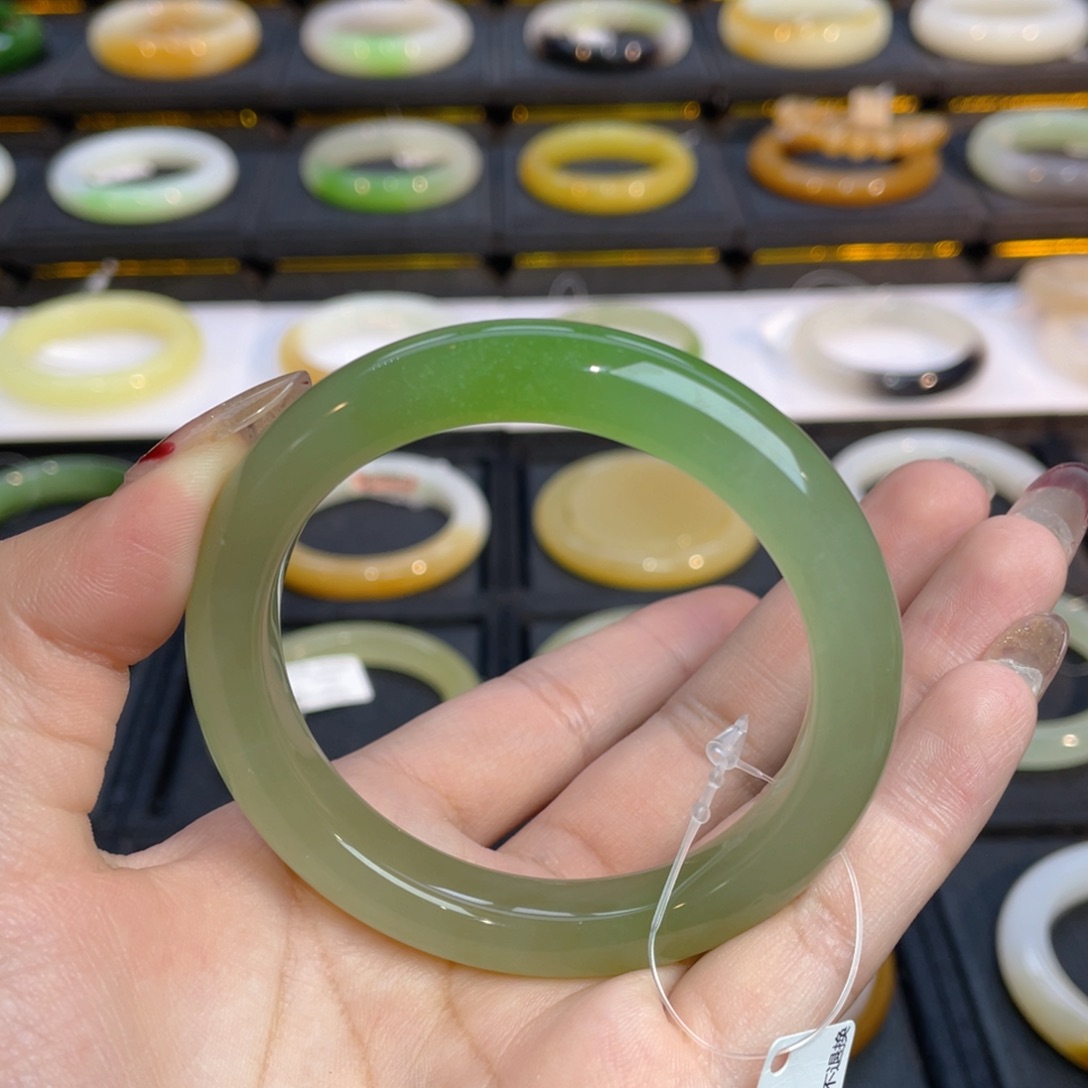 和田玉手镯未镶嵌心*