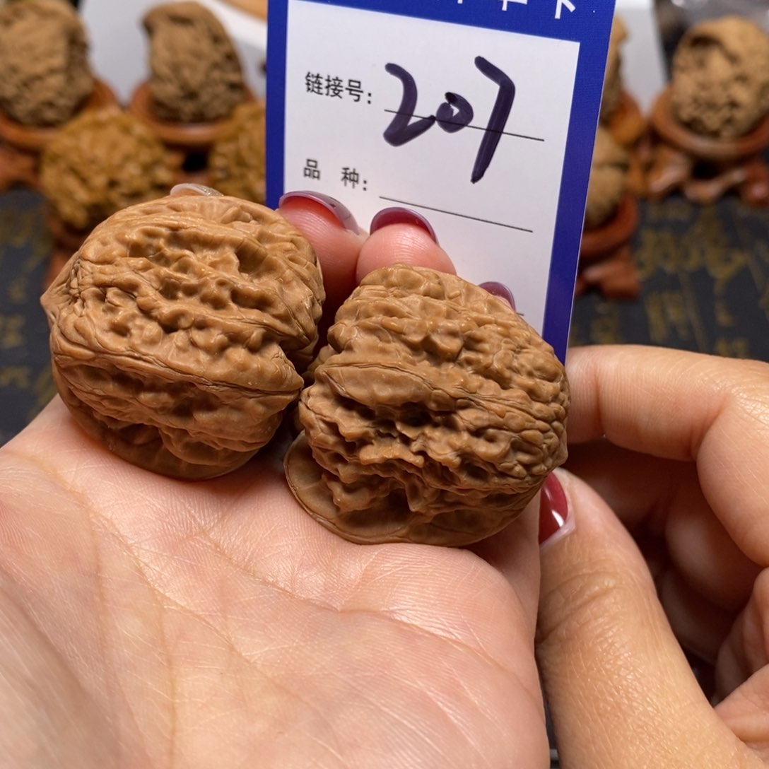 文玩核桃把件平谷凹底全品38。 207