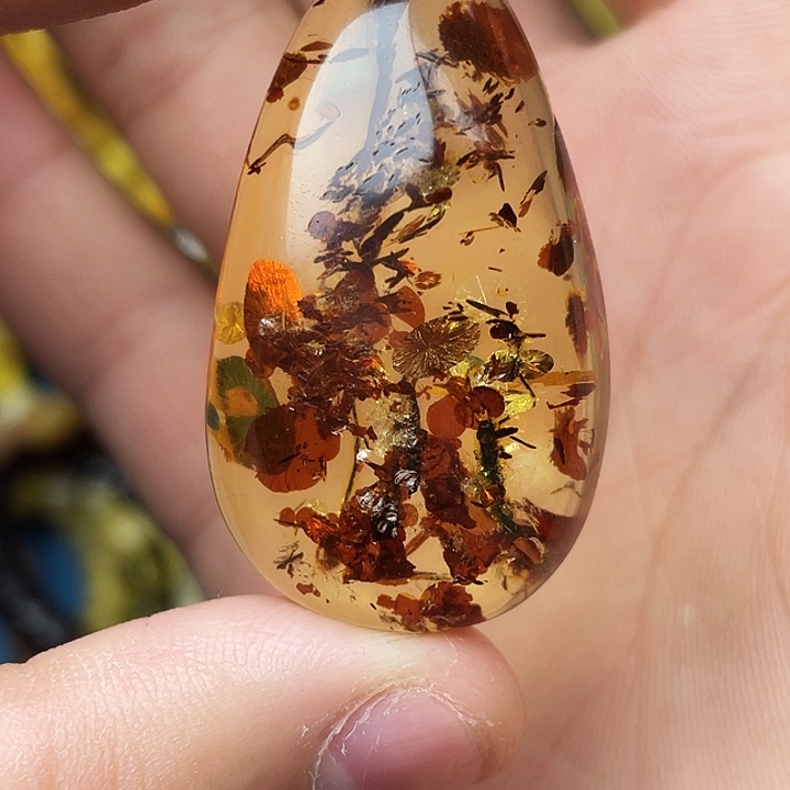 琥珀未镶嵌珠宝奇石