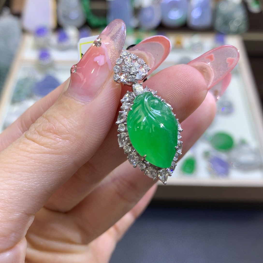 翡翠颈饰18K金镶嵌翡翠