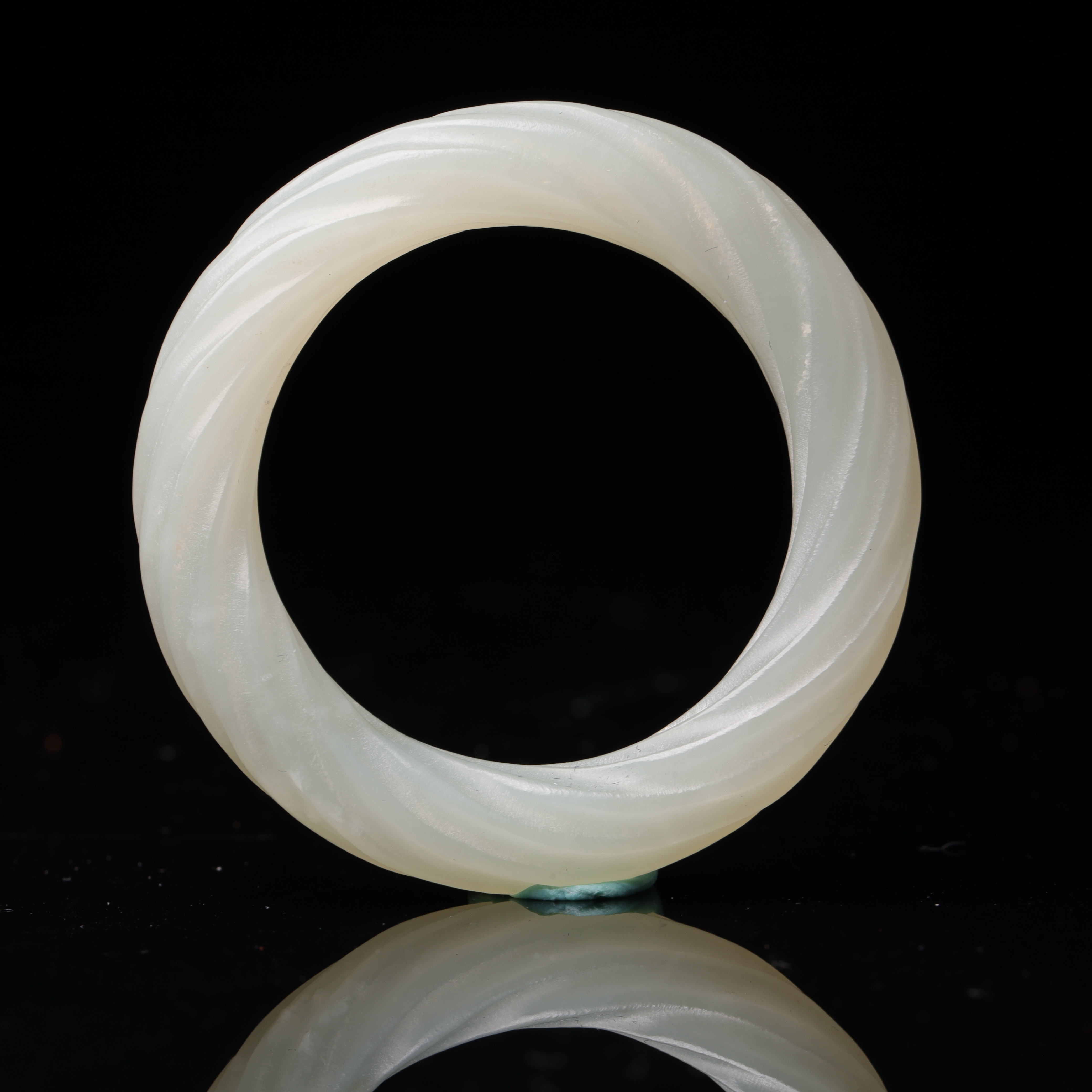 清代和田玉绞丝环