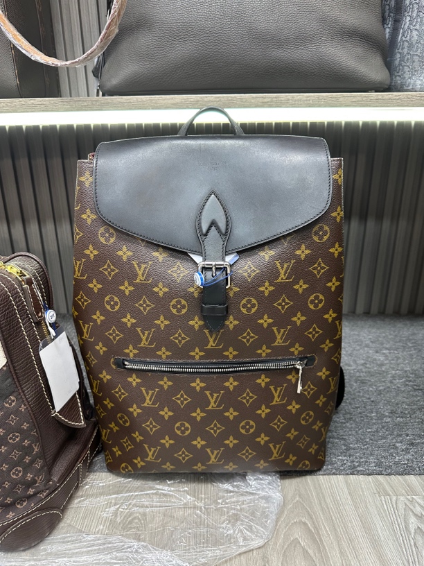 95新 LV lv老花双肩包    