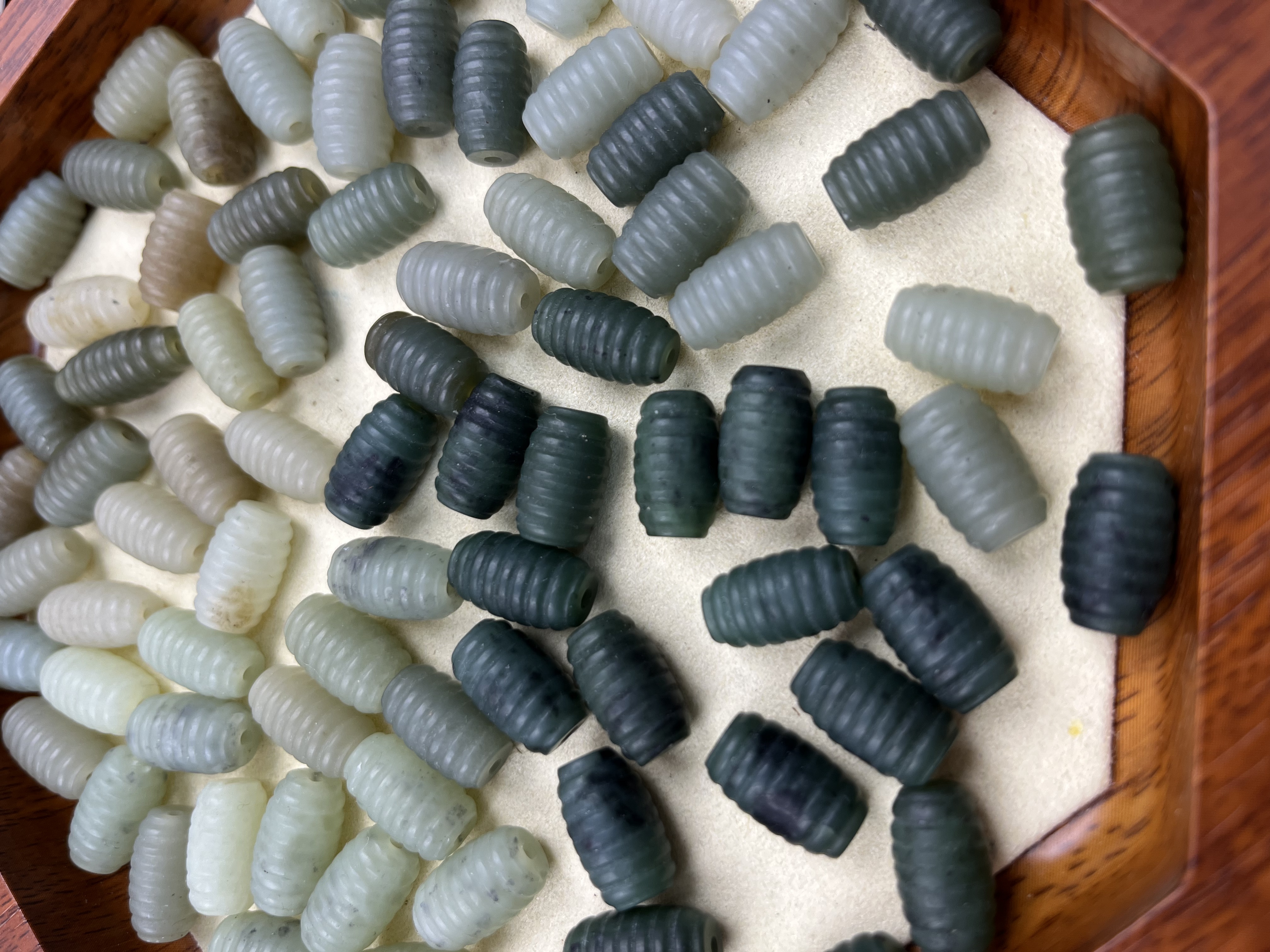 天然和田玉毛毛虫DIY配件小桶珠