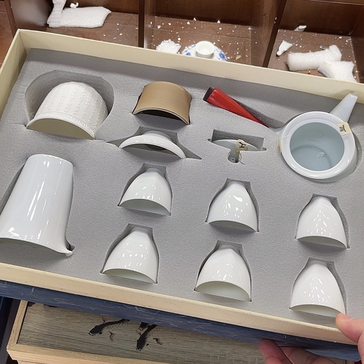 孤品茶具套装等。        