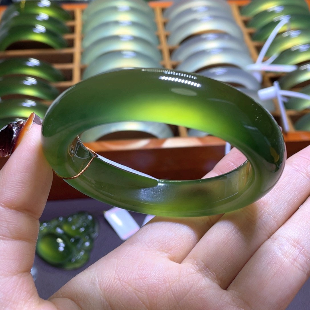 未镶嵌岫玉手镯55