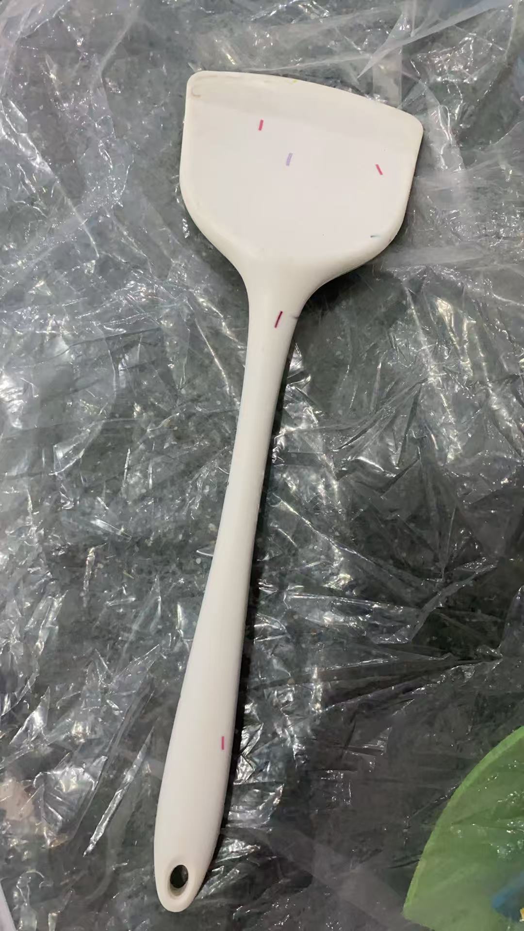 白色锅铲发2个硅胶材质 瑕疵介意勿拍