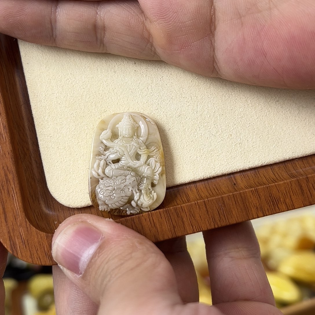 琥珀珠宝奇石未镶嵌