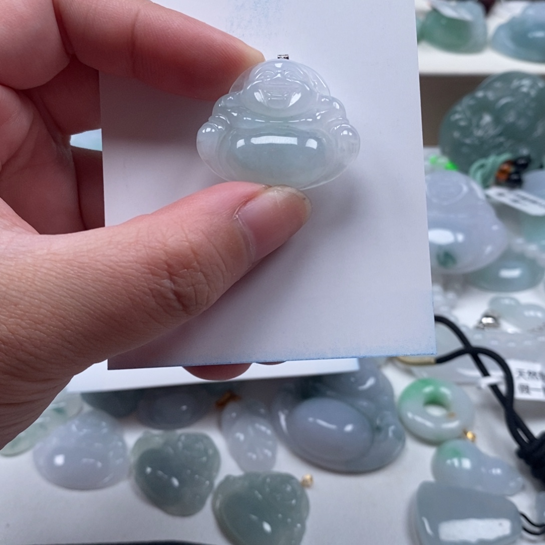 唐***惟翡翠18K金镶嵌颈饰天然翡翠