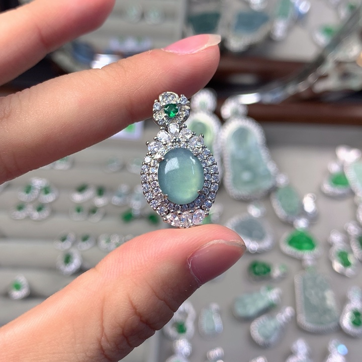 翡翠未镶嵌吊坠(赠链)吊坠