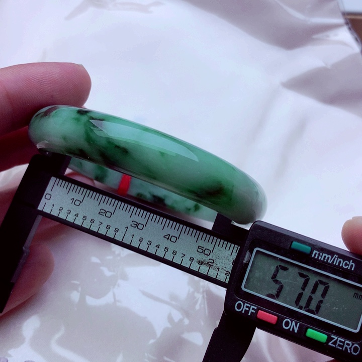 翡翠未镶嵌手镯…．
