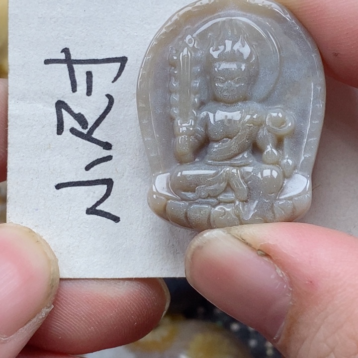 颈饰未镶嵌硅化珊瑚（珊瑚玉）