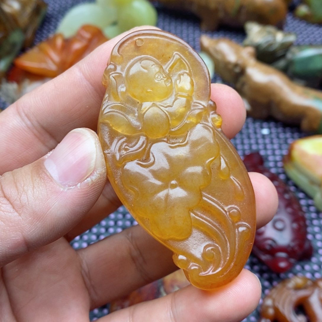 蛇纹石玉颈饰足银镀金镶嵌