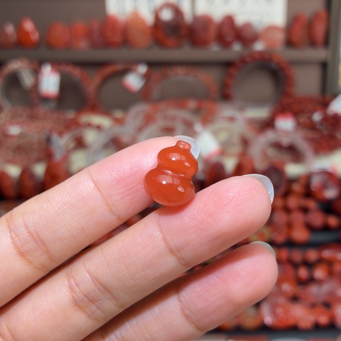 相***、南红玛瑙未镶嵌颈饰胖葫芦