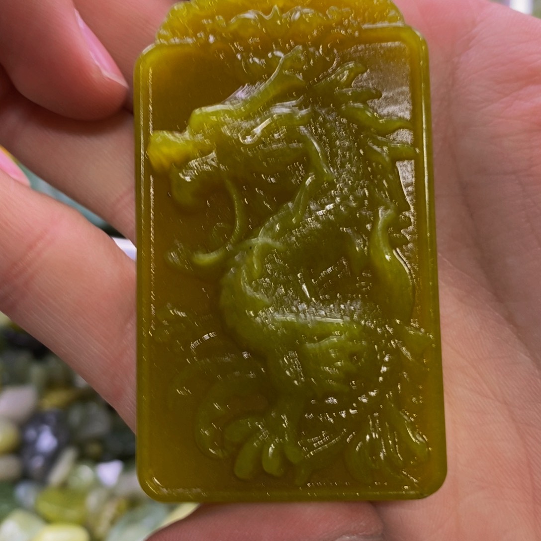 蛇纹石玉吊坠未镶嵌梦*南