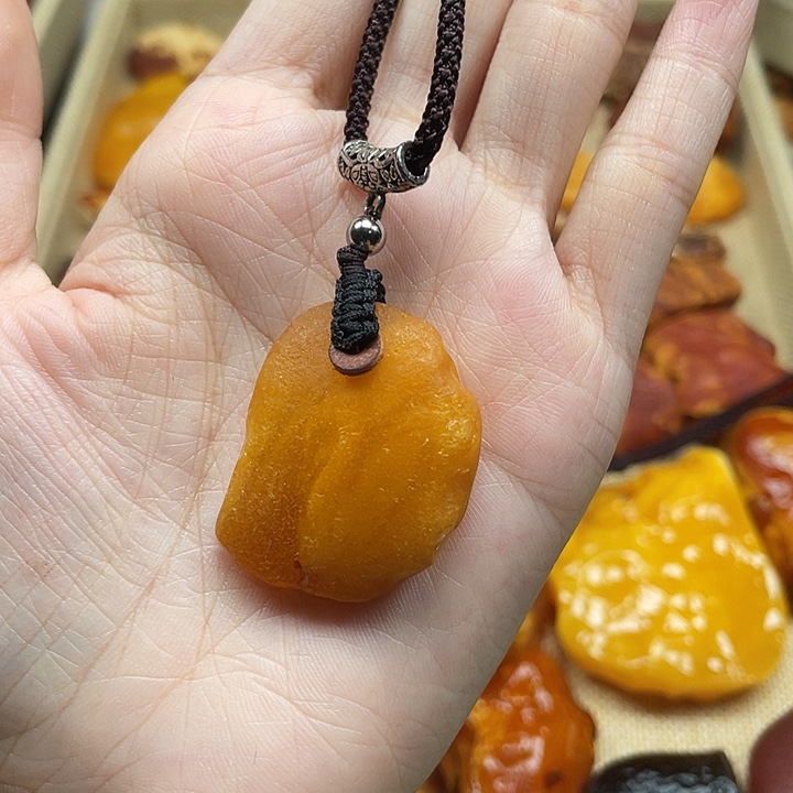 琥珀未镶嵌珠宝奇石