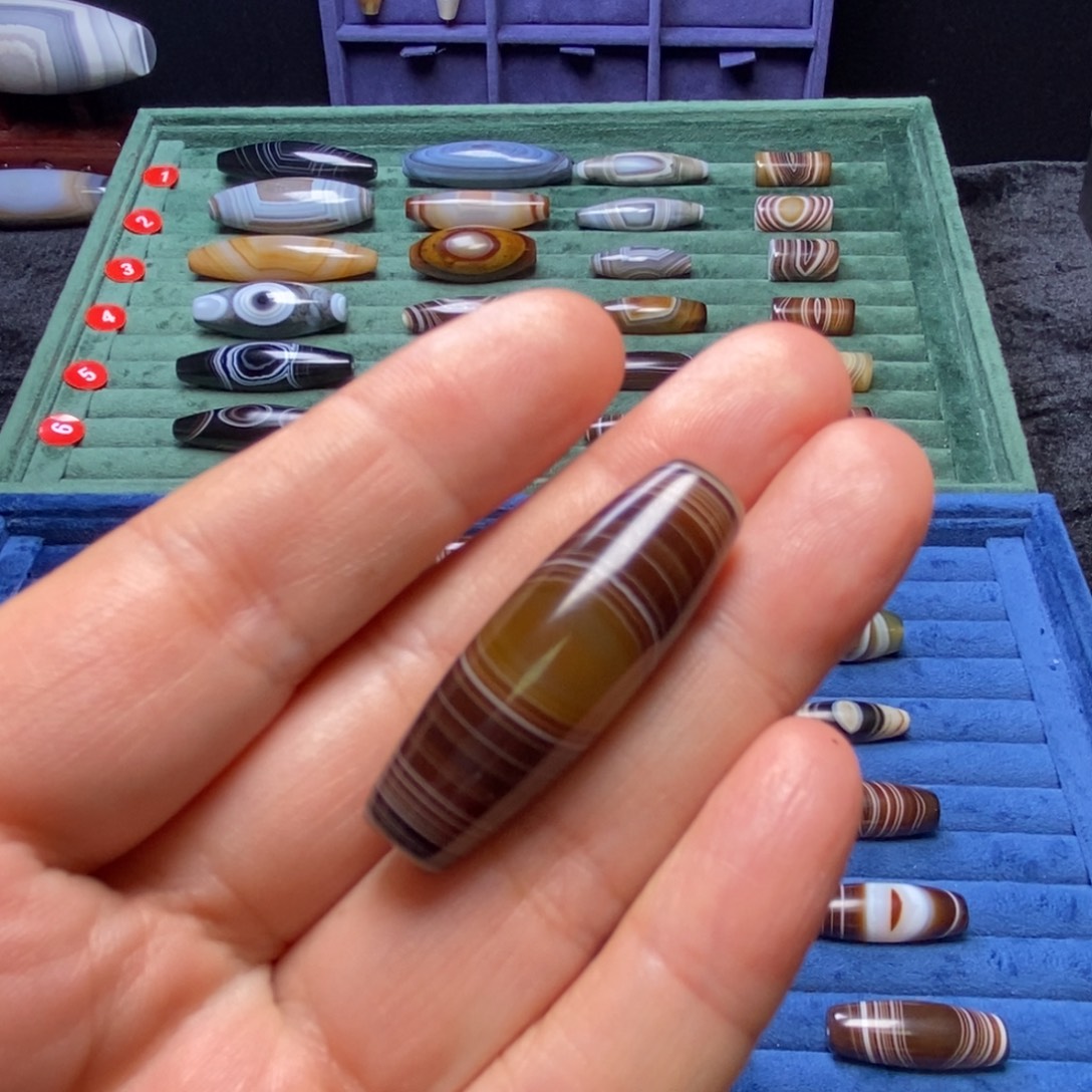 扎***哥玛瑙/玉髓未镶嵌珠宝半成品