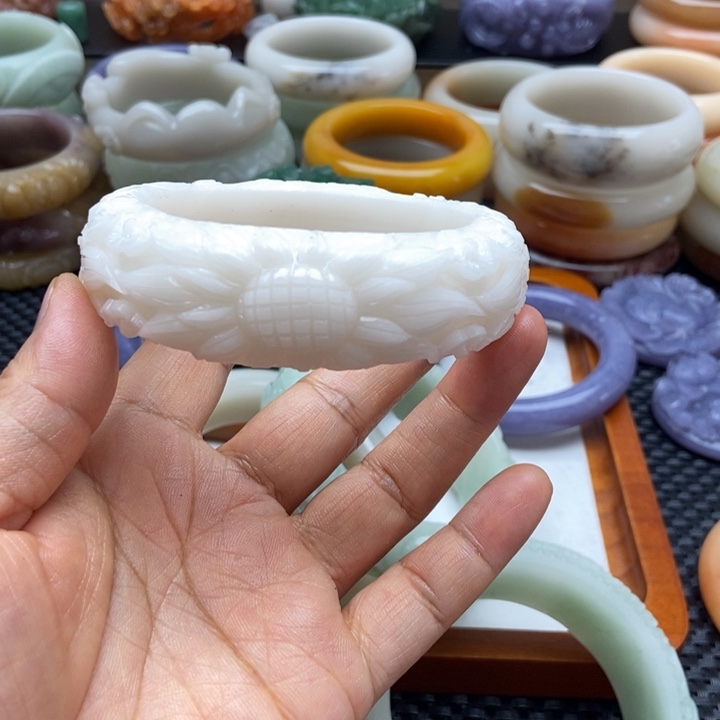 快***贝石英岩玉佘太翠未镶嵌