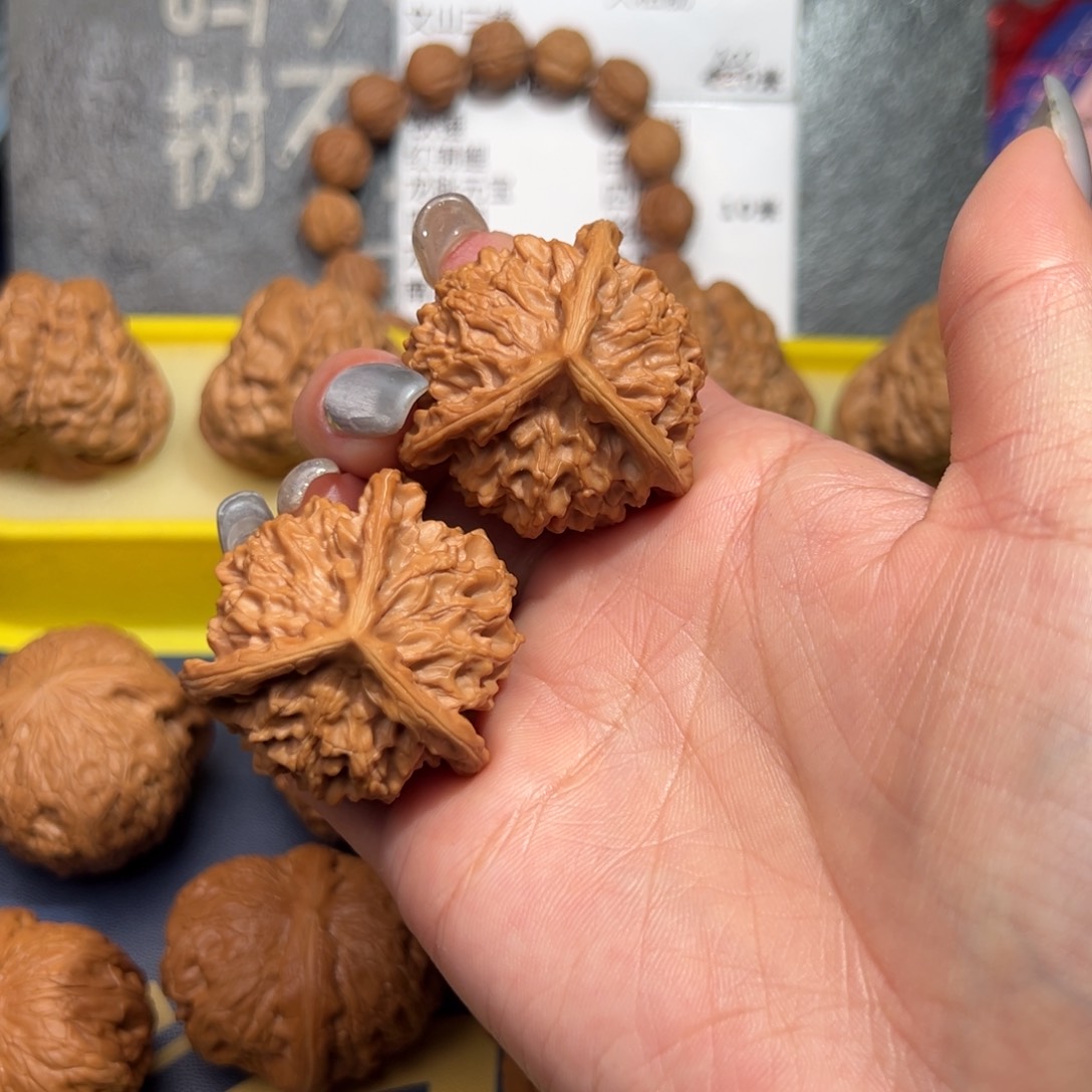 文玩核桃把件盘山三棱37