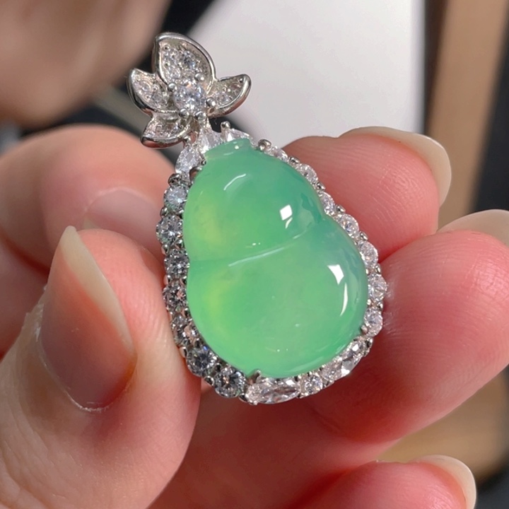 呵***呵翡翠银S925镶嵌吊坠(不含链)