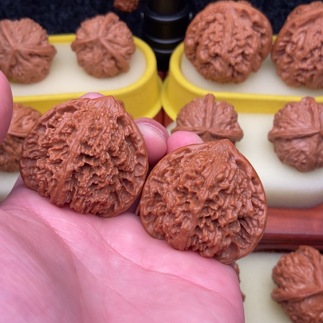 文玩核桃把件老树红皮星星42