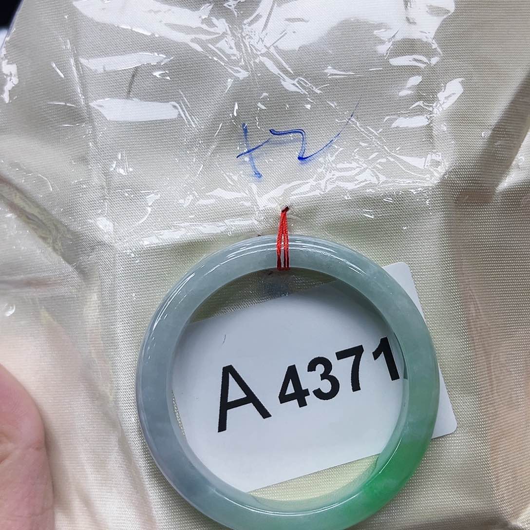 翡翠手镯未镶嵌多样性