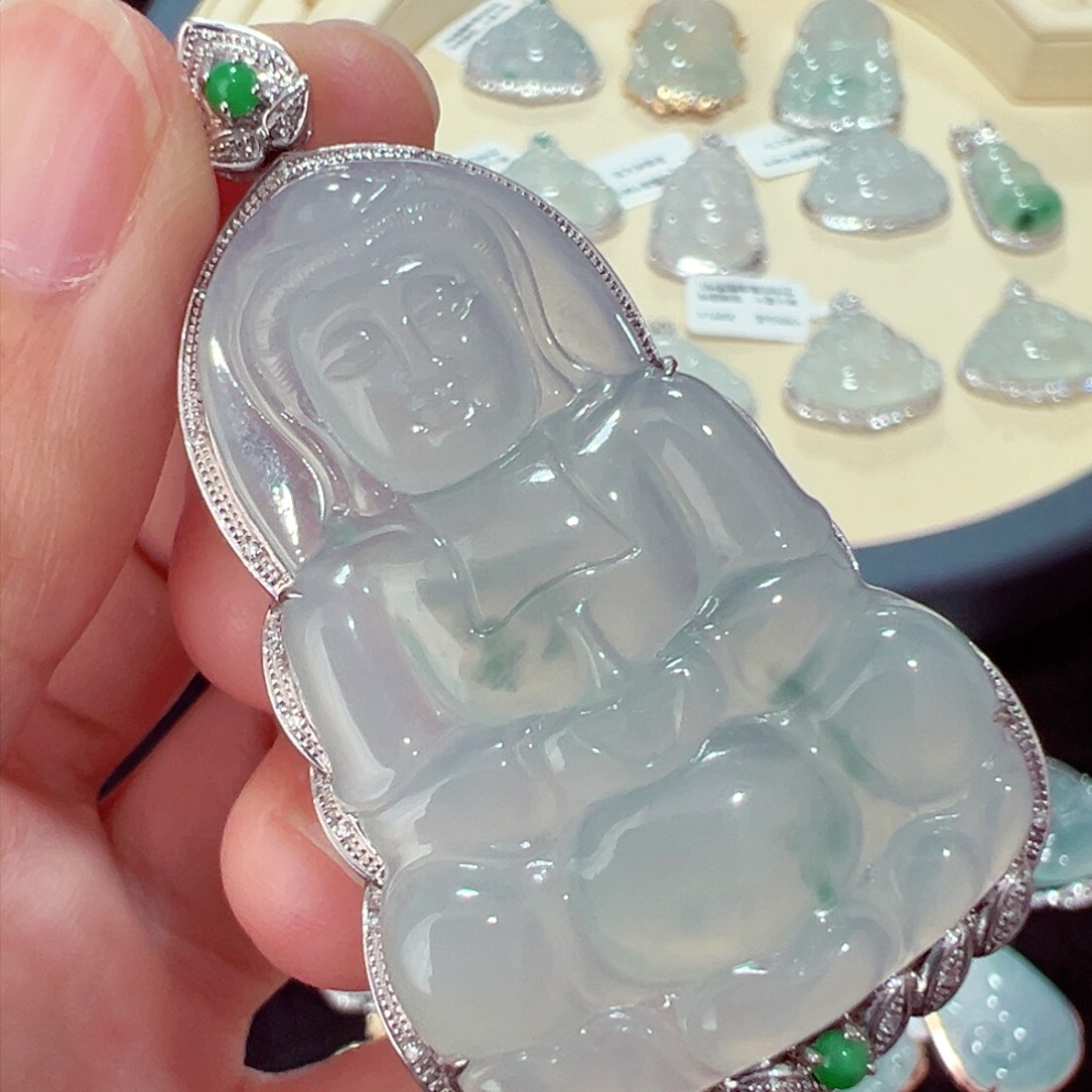 翡翠颈饰18K金镶嵌吊坠