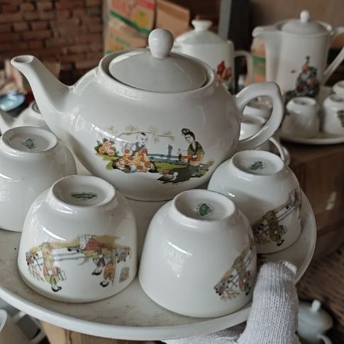 库存微瑕多孔茶壶一套容量800毫升