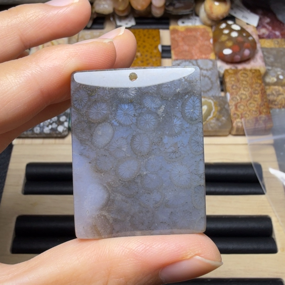 硅化玉未镶嵌蓝黑冰，带黑金沙