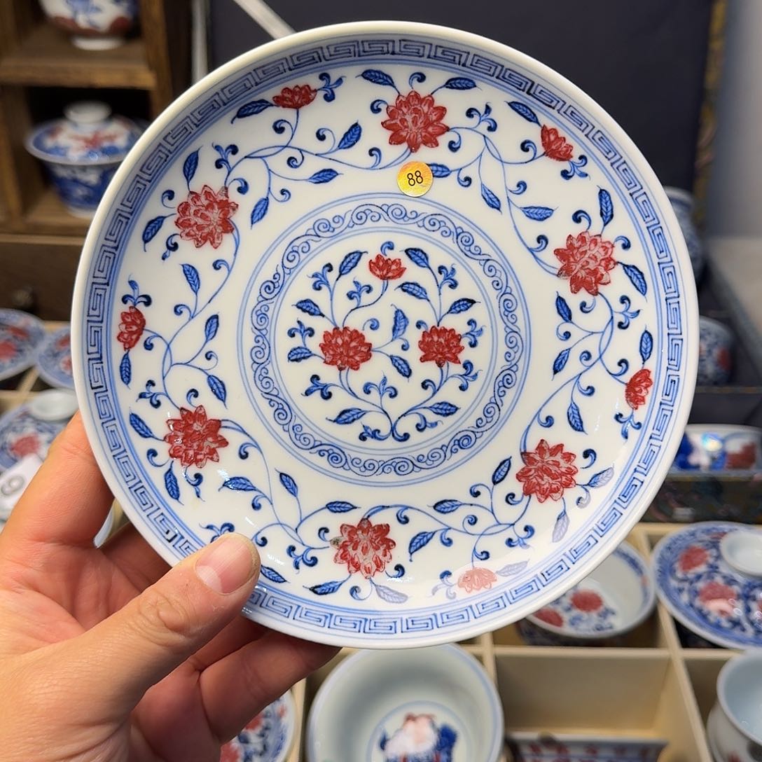 釉里红壶承活动款