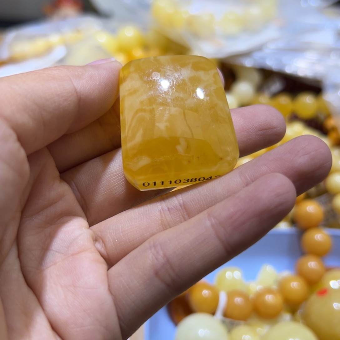 琥珀珠宝奇石未镶嵌