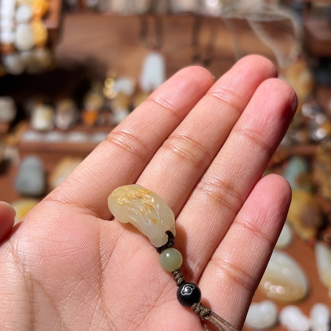 和田玉颈饰未镶嵌