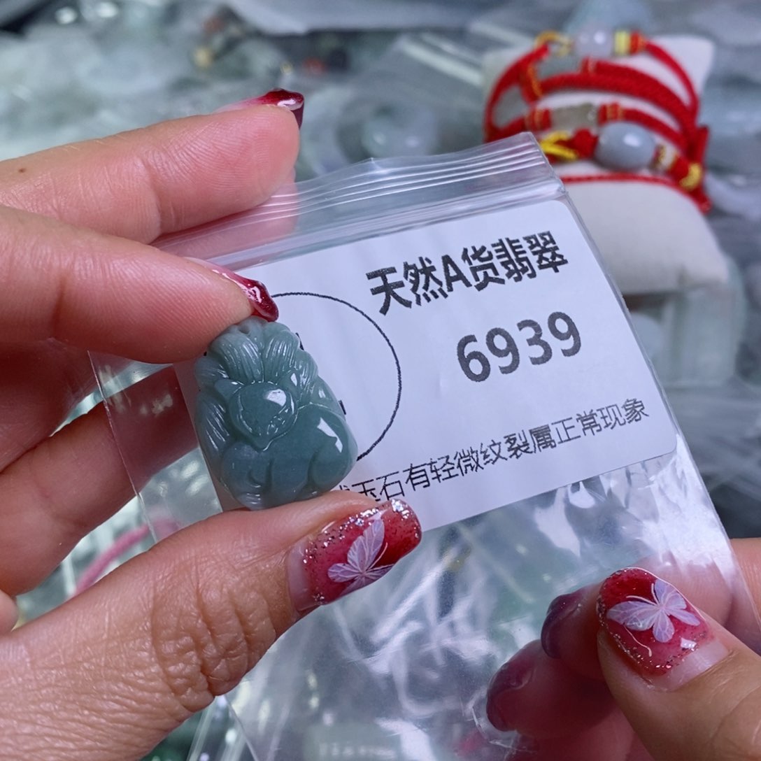 翡翠颈饰未镶嵌吊坠