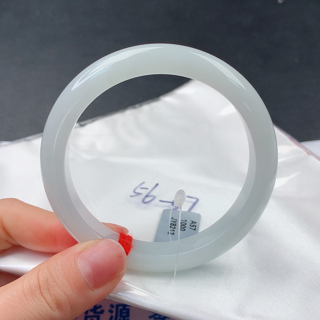 翡翠手镯未镶嵌80正57