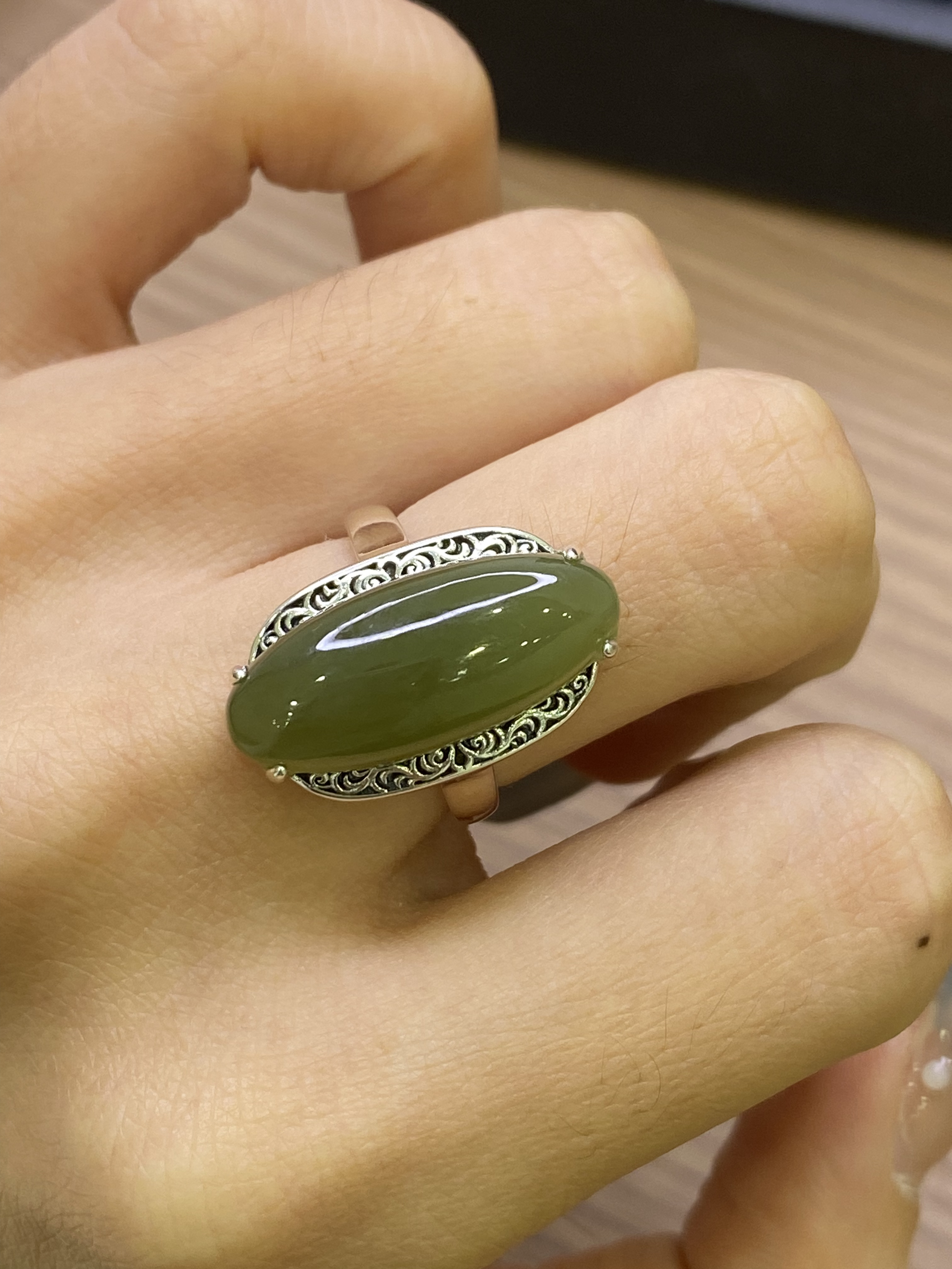 925银个性羽翼青玉马眼四爪戒指