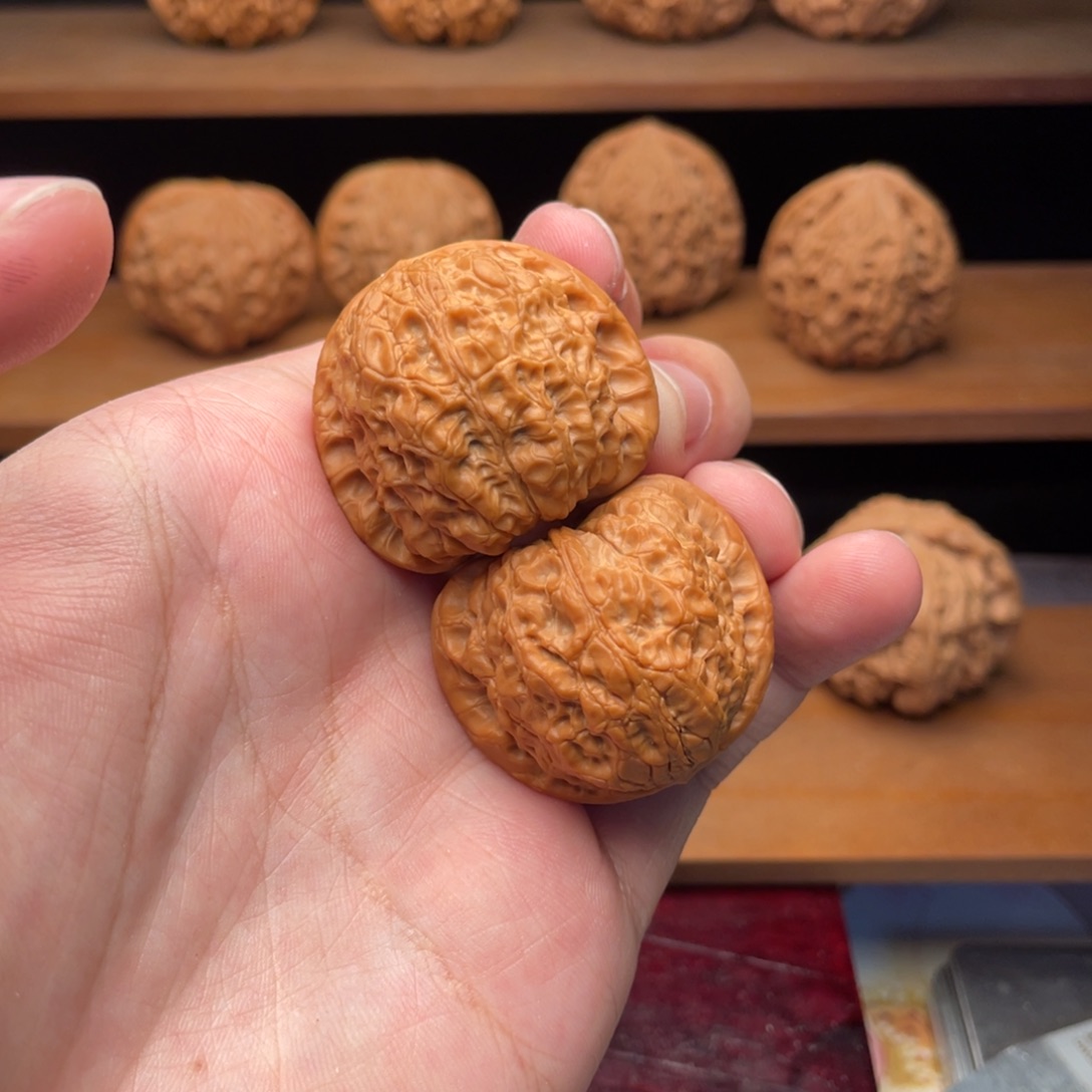 文玩核桃把件36精配粉红皮血麒麟