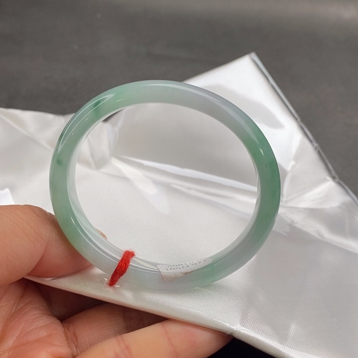 翡翠手镯未镶嵌贵妃52圈