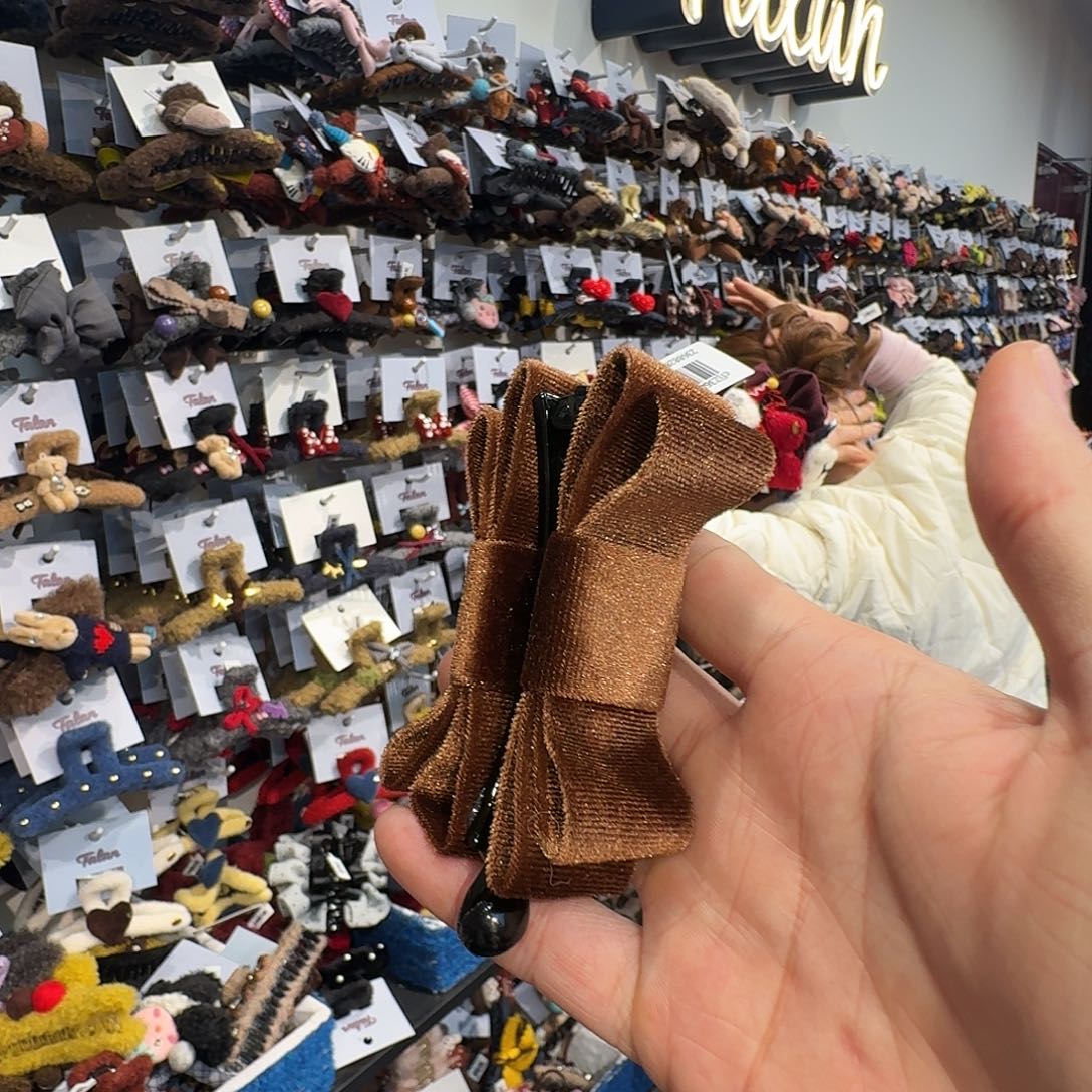 布艺非金属咖色香蕉夹蝴蝶结