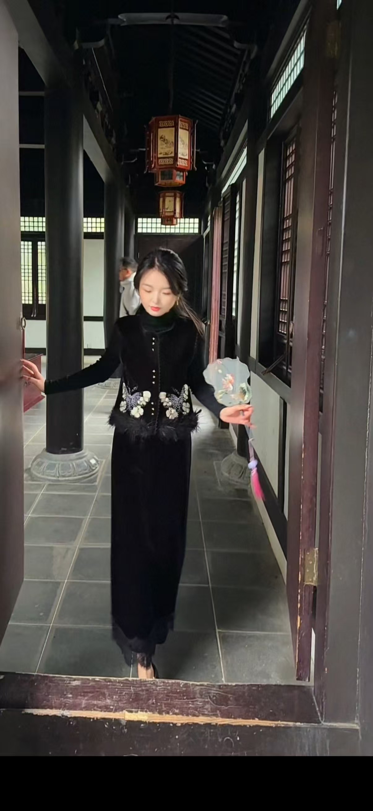 秋季新中式刺绣马夹宽松型秋季蕾丝网红针织秋冬刺绣重工三件套