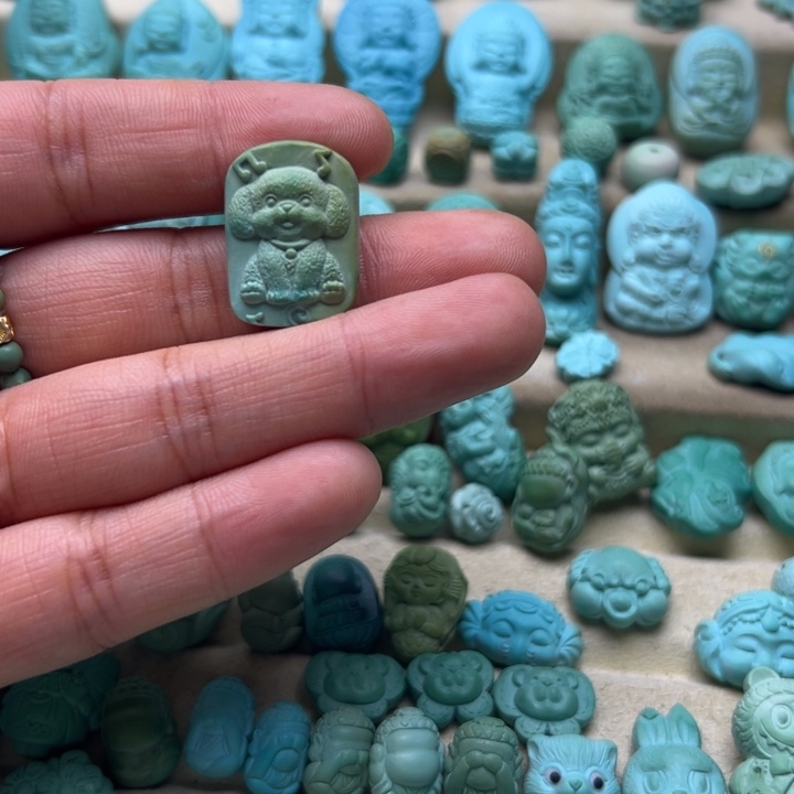 未镶嵌绿松石颈饰