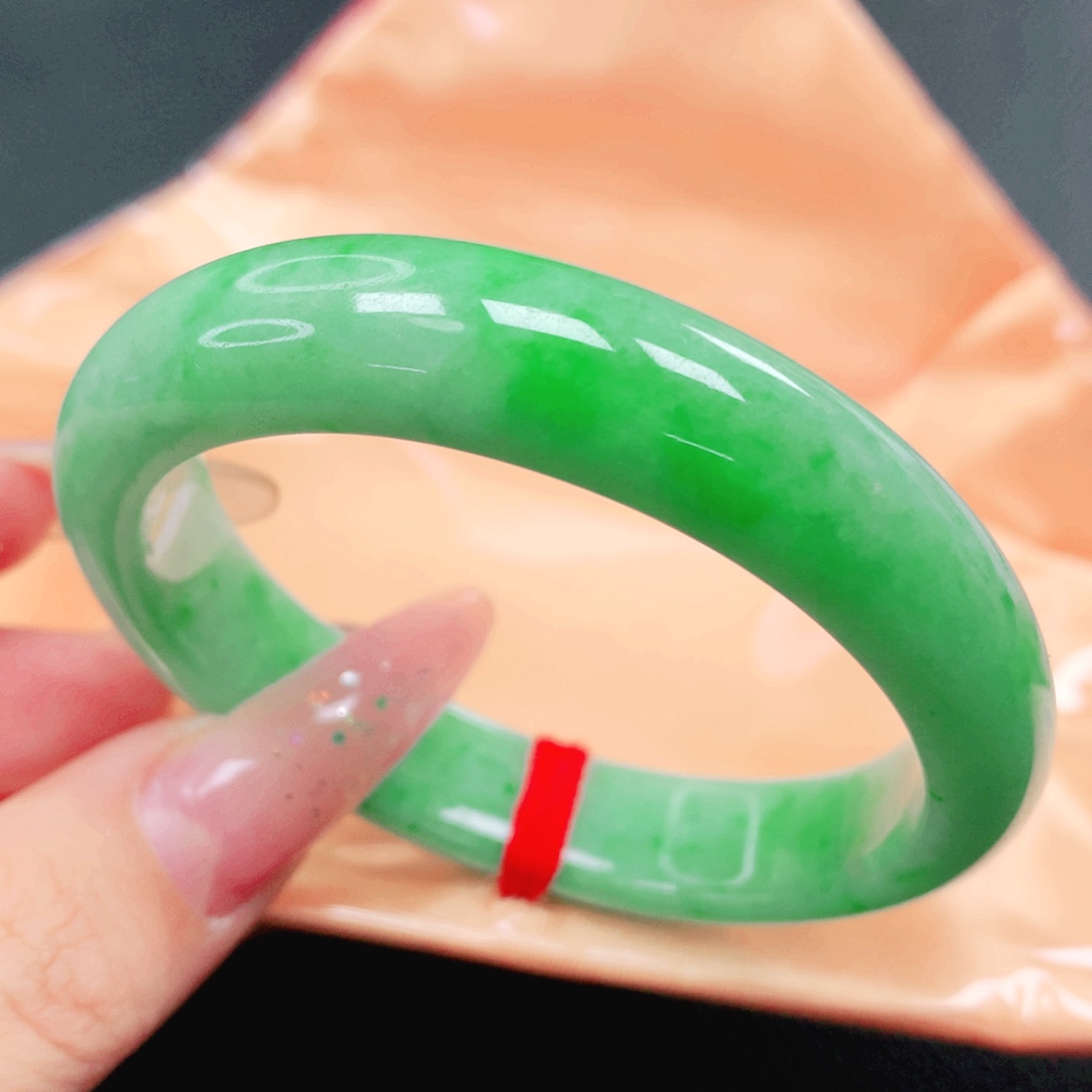 翡翠未镶嵌手镯54.6贵