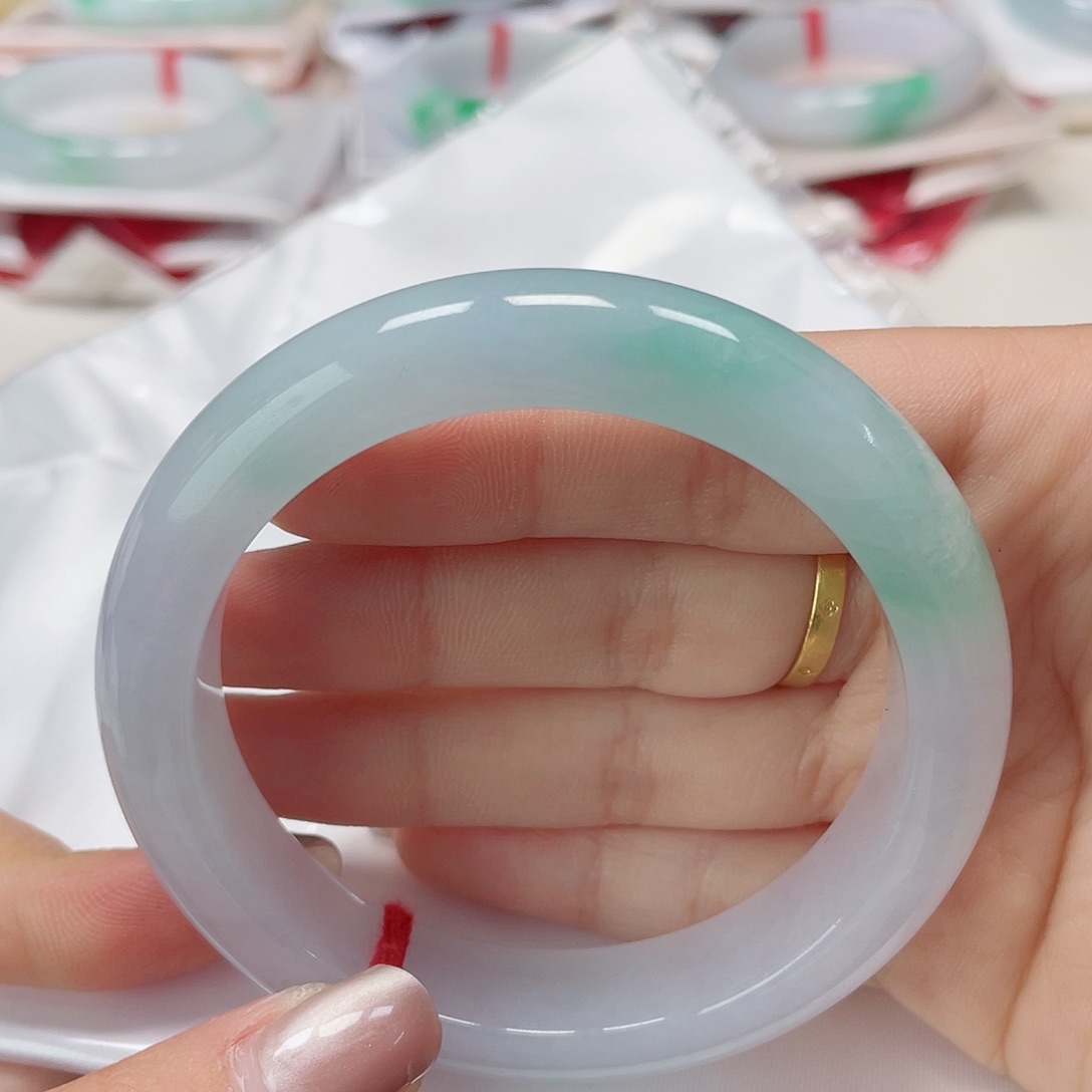 翡翠未镶嵌手镯56 56 高货微瑕放漏