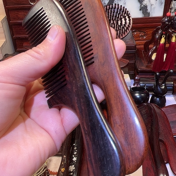 晴***贝黄花梨/降香黄檀红木梳子两把