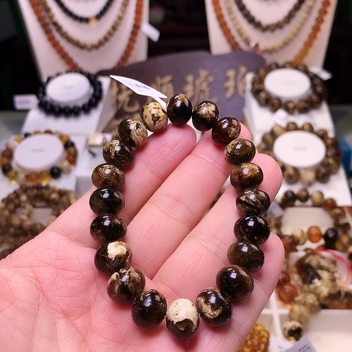 口***泡琥珀未镶嵌裸石12+723