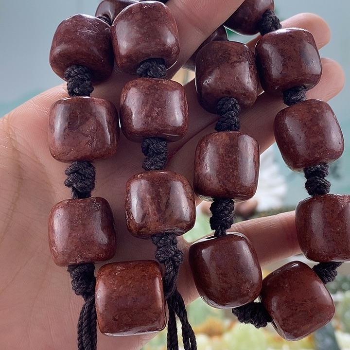 岫岩河磨玉（透闪石质玉）手持未镶嵌