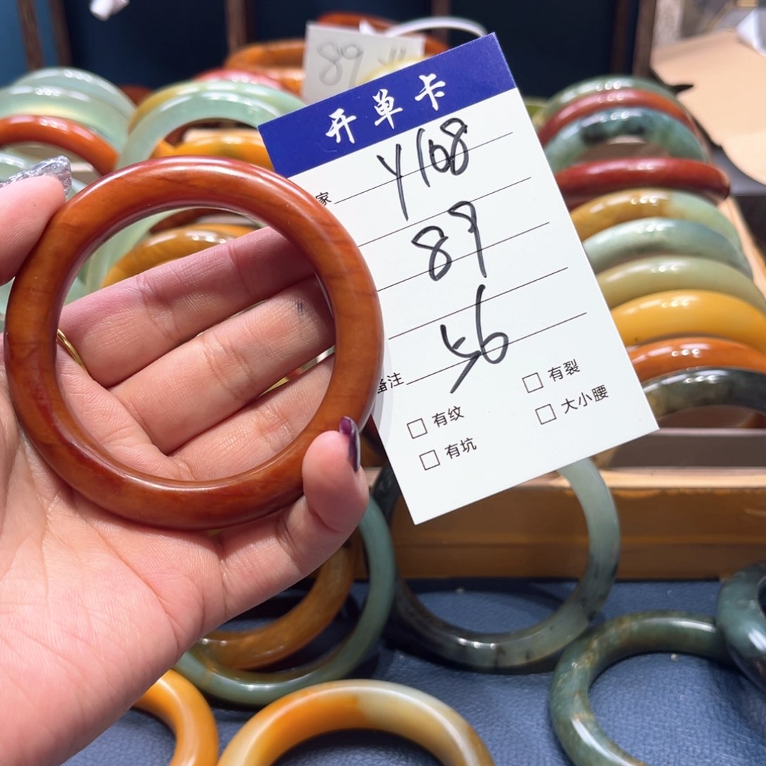 蛇纹石玉手镯未镶嵌时*人