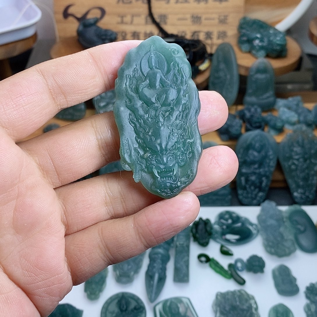 定制翡翠未镶嵌龙牌