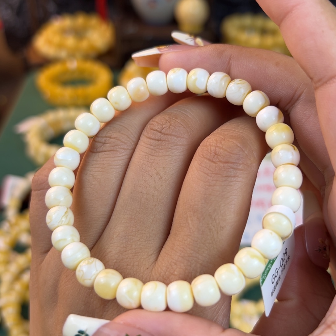 琥珀裸石未镶嵌nnnnnnbnbnbbbn