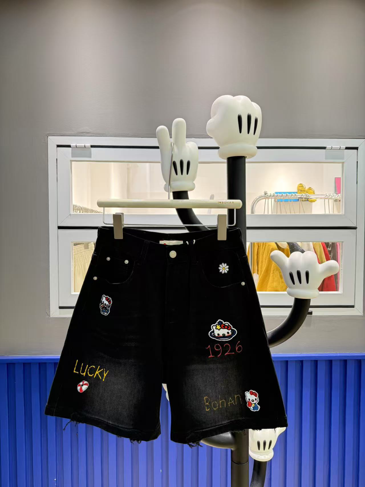 4986#深圳BOHAN秀秀家2025夏季新款LK字母黑色牛仔五分裤