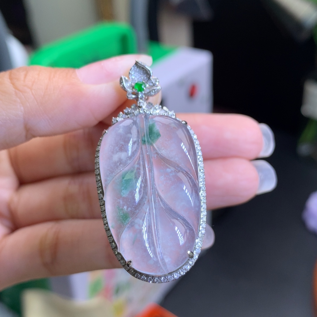 翡翠18K金镶嵌颈饰